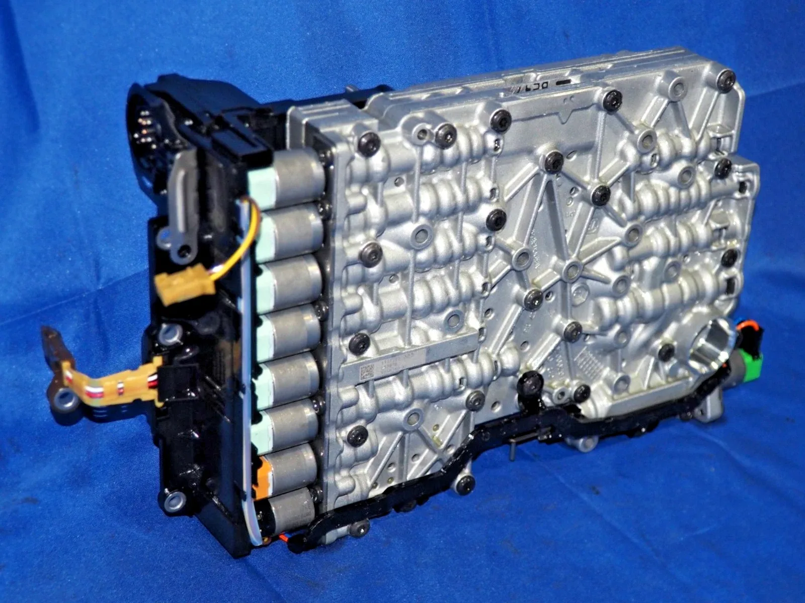 2019-2024 BMW X3 (G01) / 330i (G20) / 530i (G30) Valve Body 0260550144