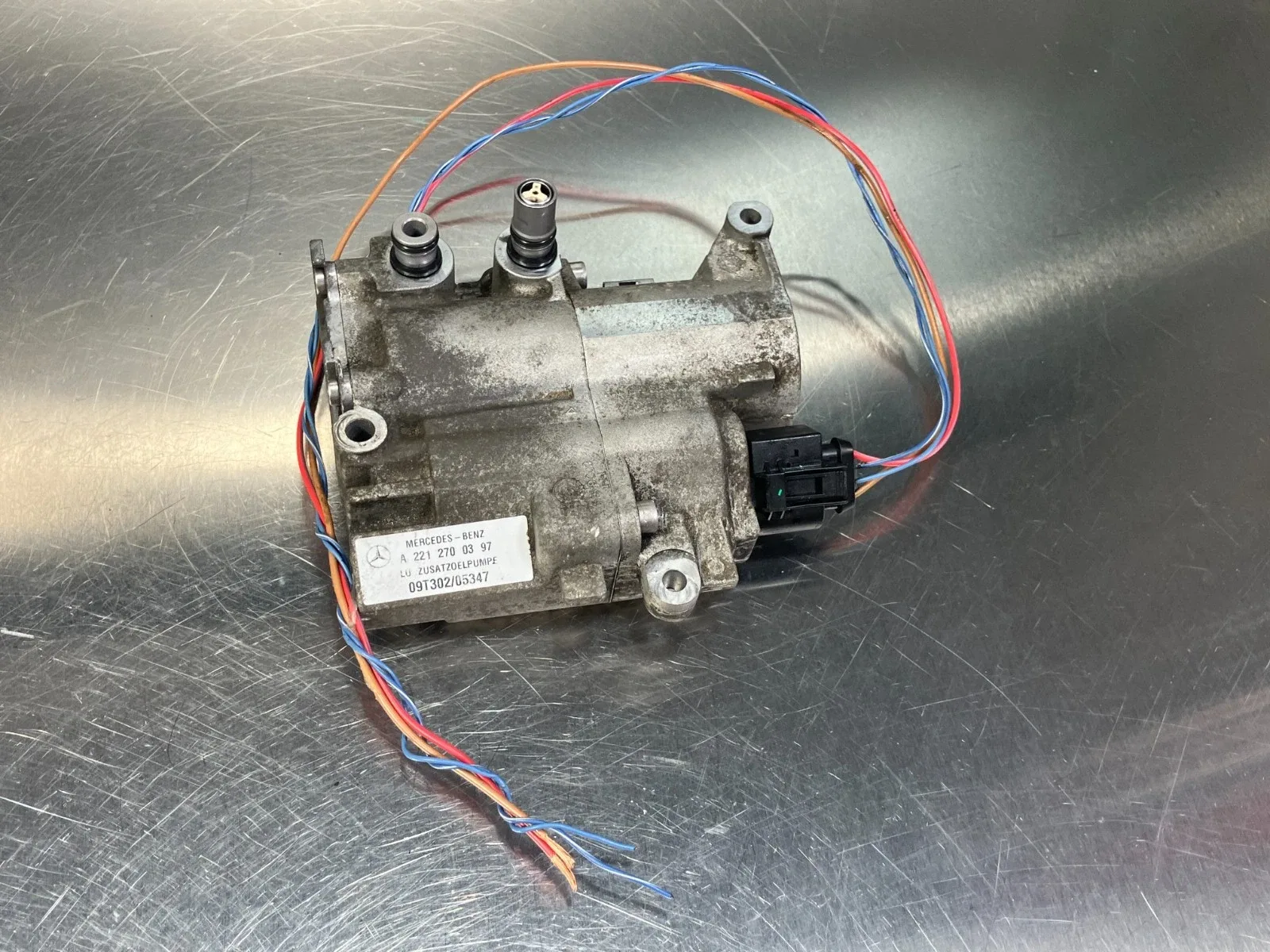 2010-2013 Mercedes W221 S400 Hybrid Converter Housing Oil Pump 2212700397 image 2