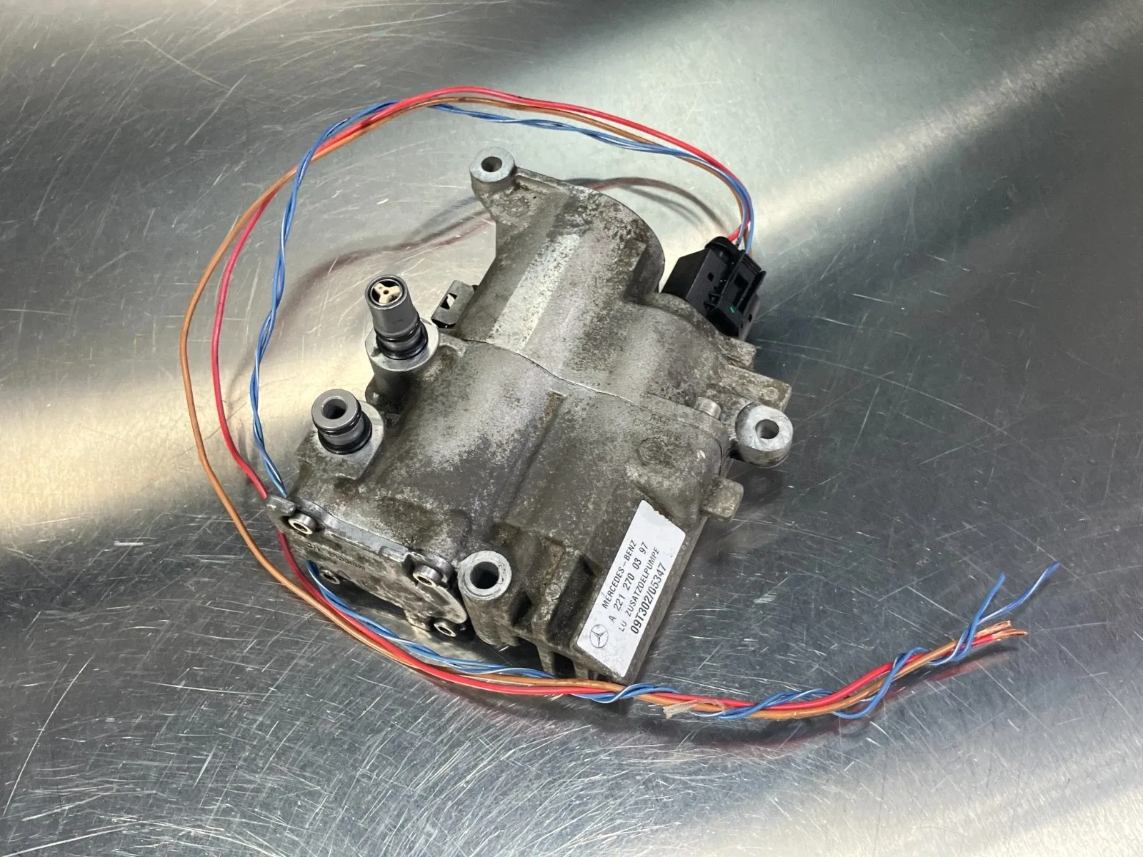 2010-2013 Mercedes W221 S400 Hybrid Converter Housing Oil Pump 2212700397 image 4