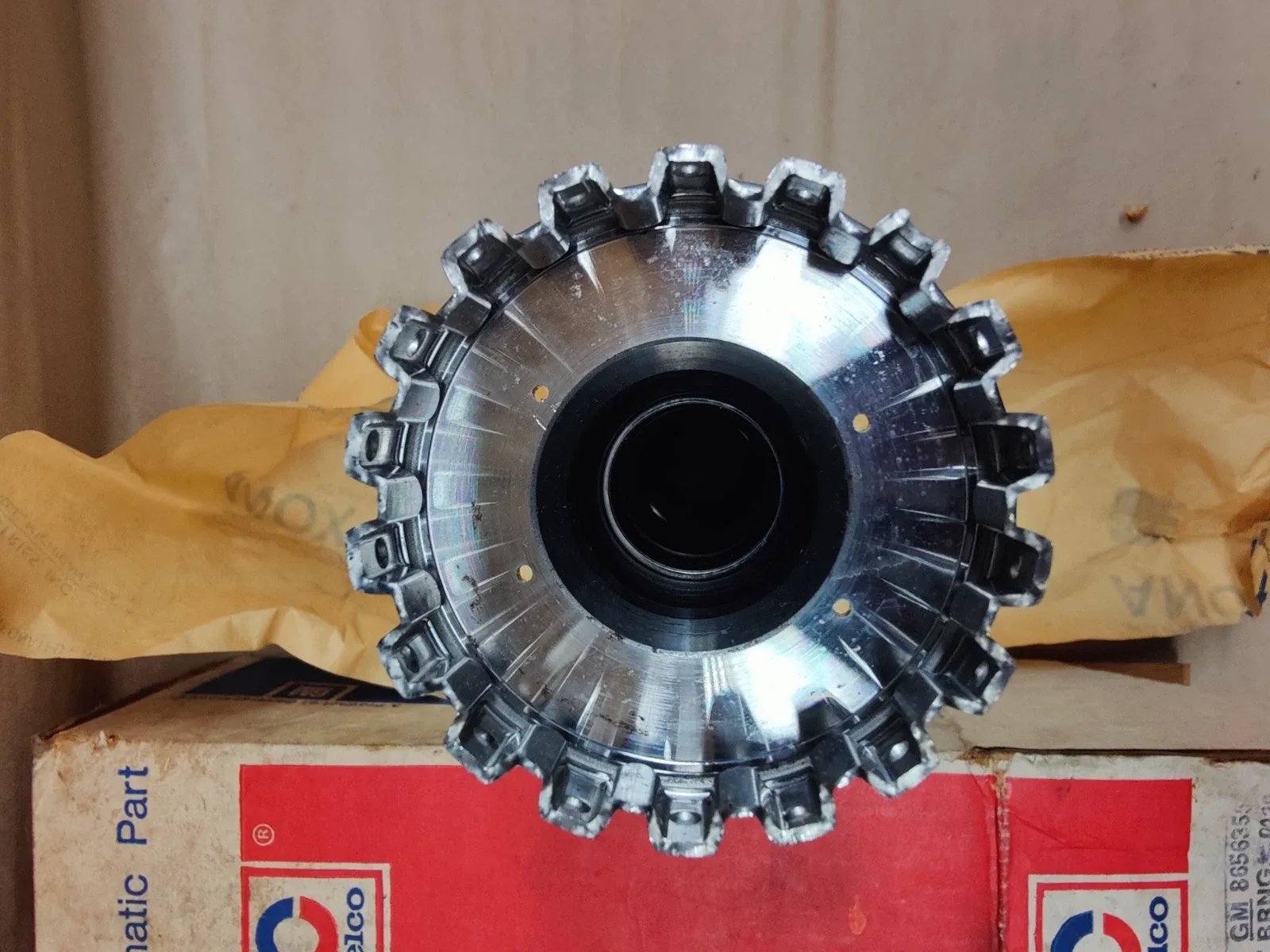 1986-1992 GM ME9 Transmission 4th Clutch Hub Shaft & Bearing Delco 8656355 image 2