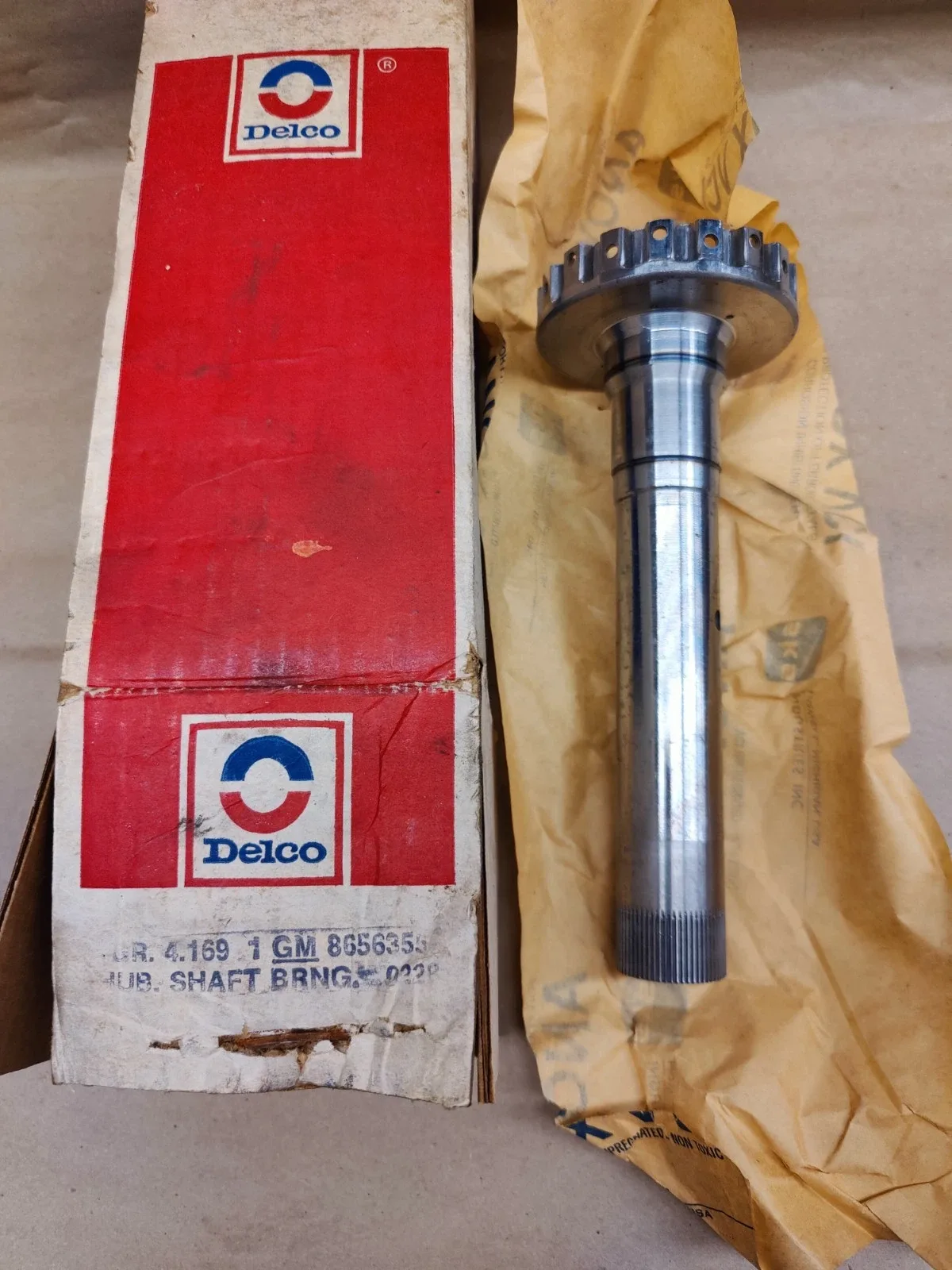 1986-1992 GM ME9 Transmission 4th Clutch Hub Shaft & Bearing Delco 8656355