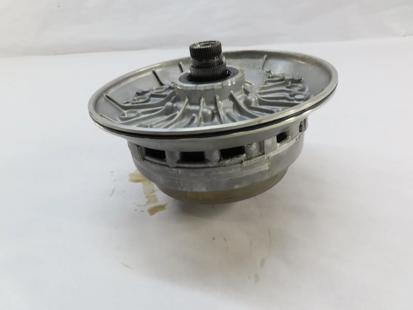 2014-2015 BMW X1 (E84) 28i Automatic Transmission Oil Pump MPN 24008632462 image 4