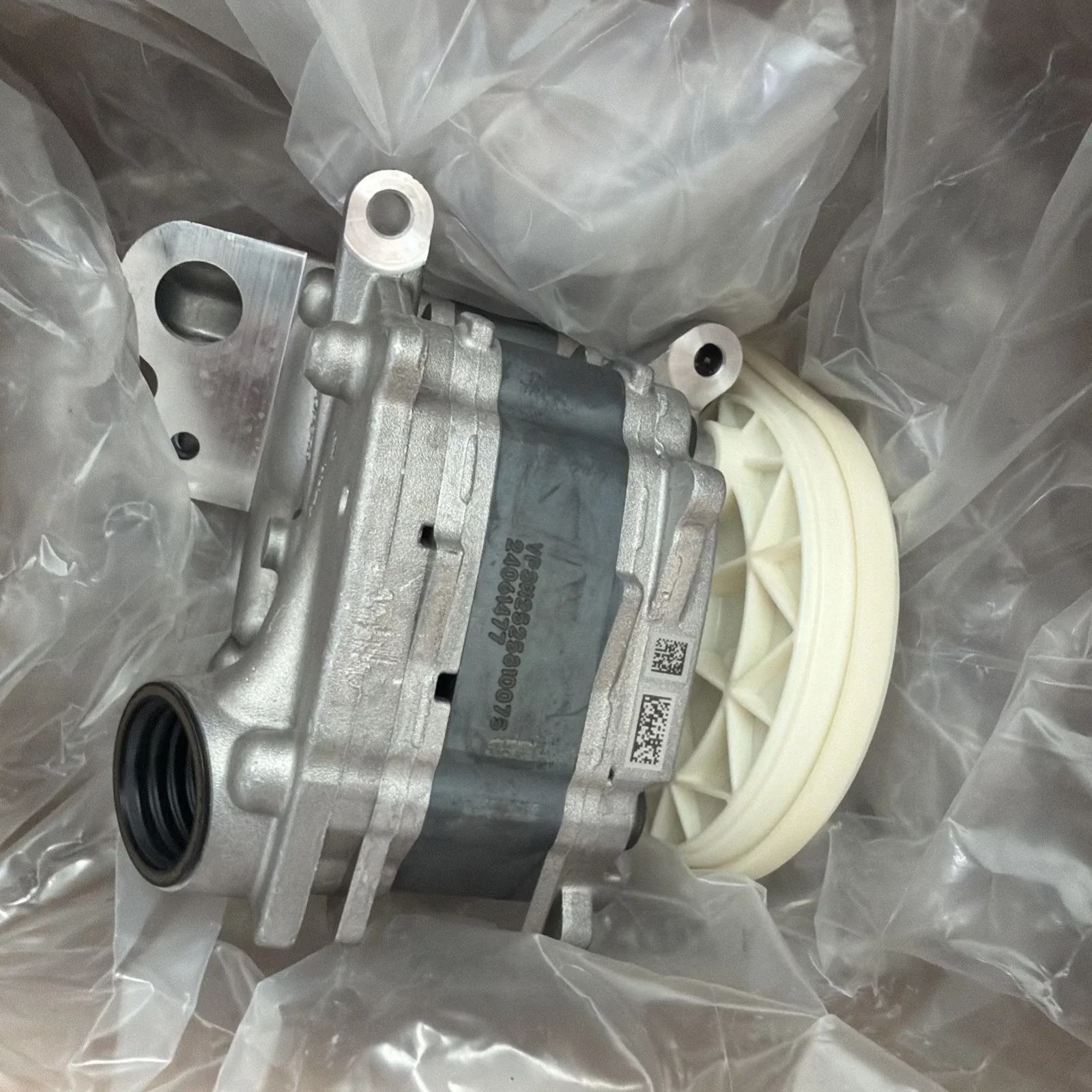 Allison 10L1000 Oil Pump GM 24068619 image 3