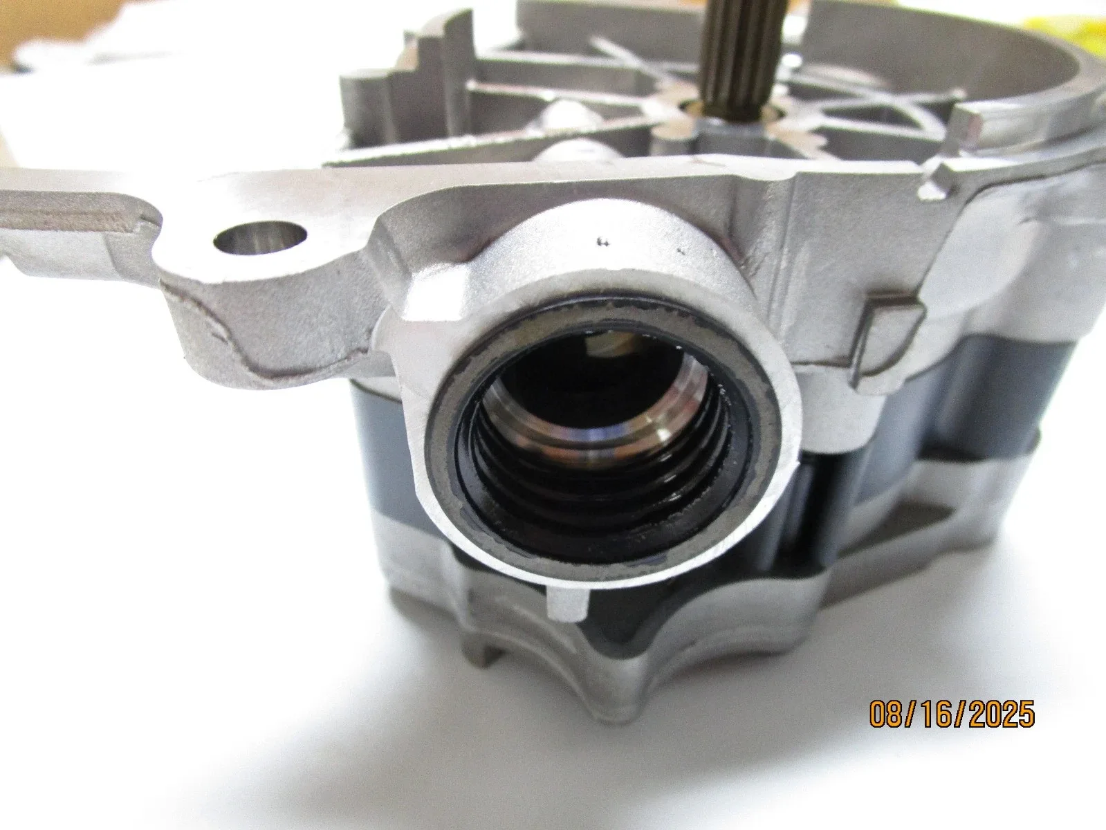 Ford Transmission Oil Pump DT4Z-7A103-A (Used) image 4