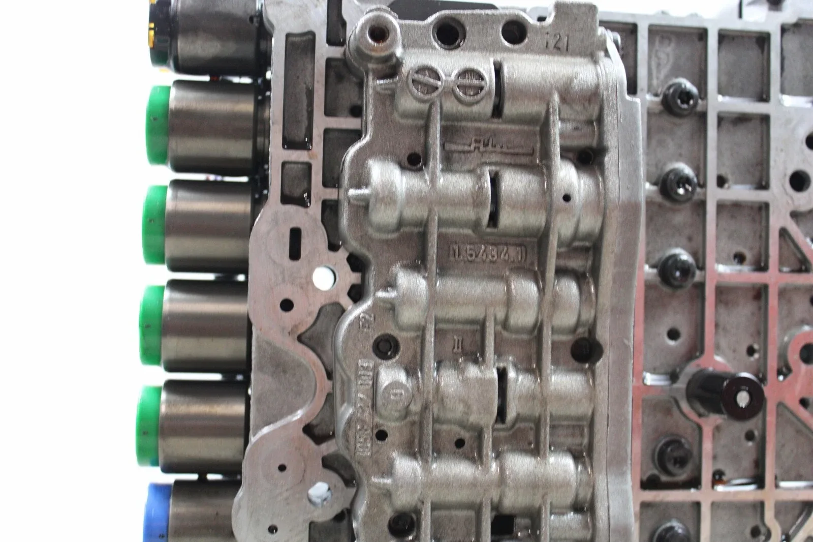 1999-2001 BMW 750iL Valve Body A5S560Z MPN 1058427063 image 2