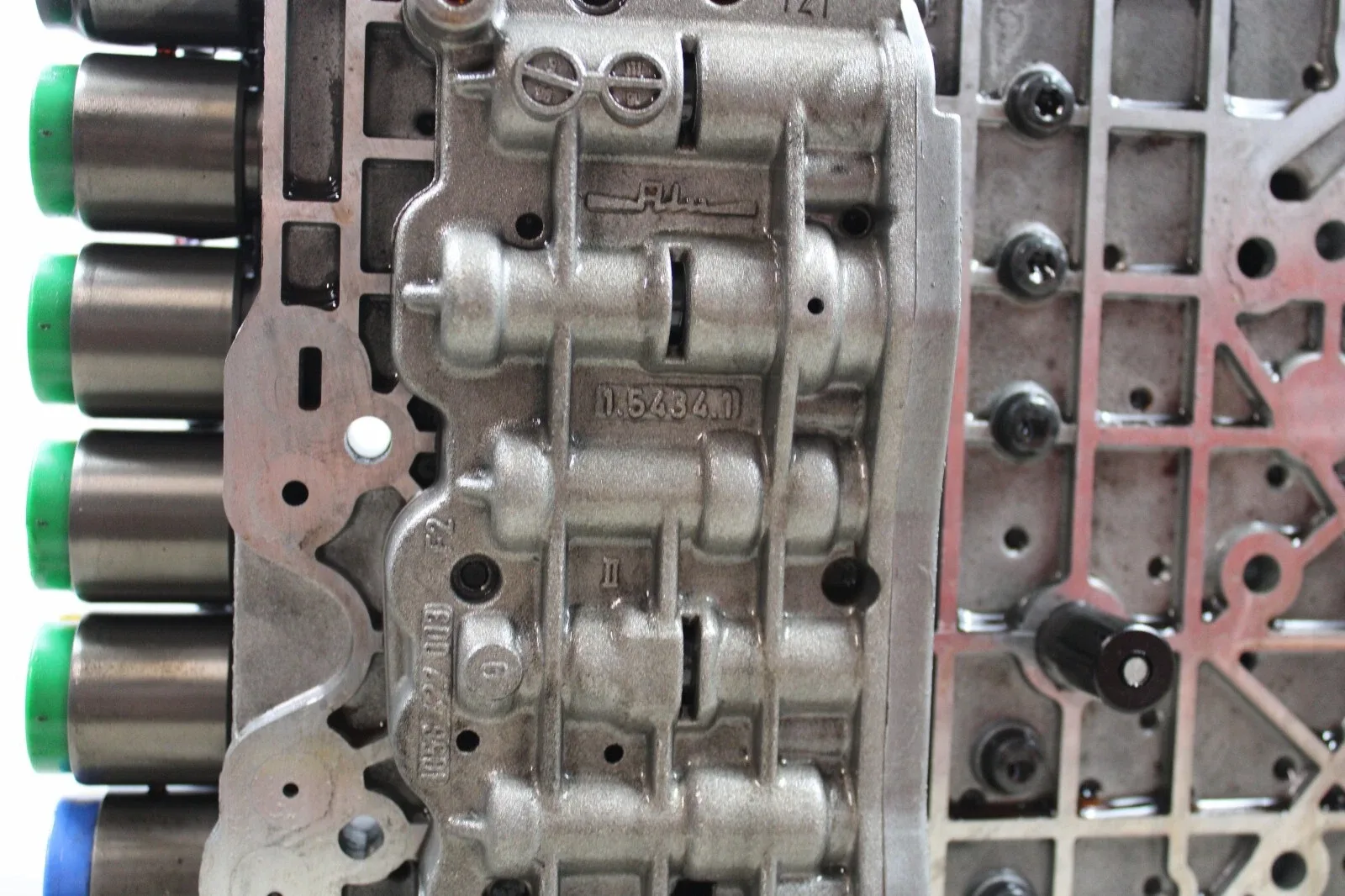 1999-2001 BMW 750iL Valve Body A5S560Z MPN 1058427063 image 3