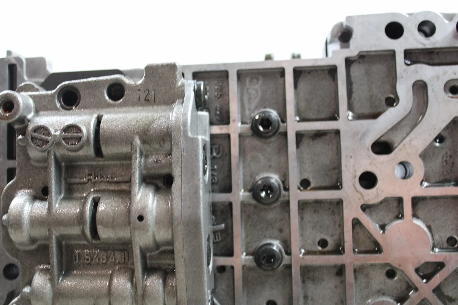 1999-2001 BMW 750iL Valve Body A5S560Z MPN 1058427063 image 4