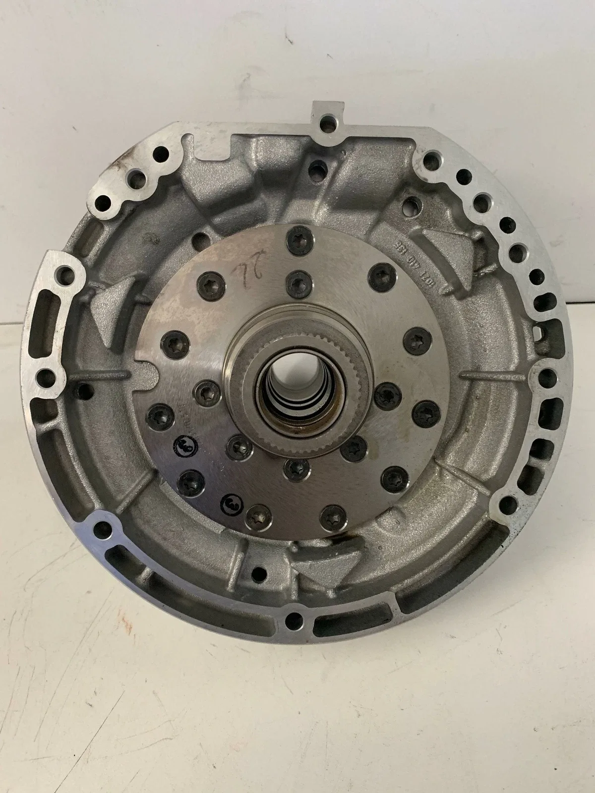 2007-2011 BMW 335xi AWD Front Transmission Oil Pump Housing 1071410116 image 3