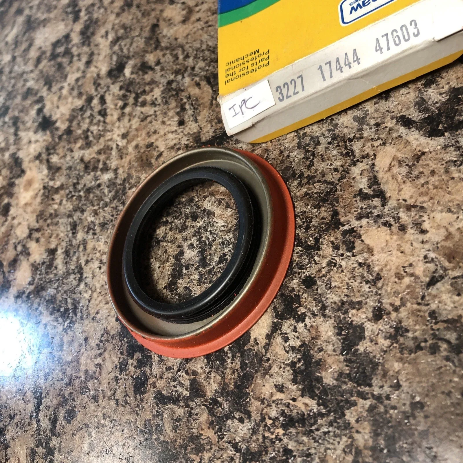 SAGINAW 47603 Torque Converter / Oil Pump Seal image 3