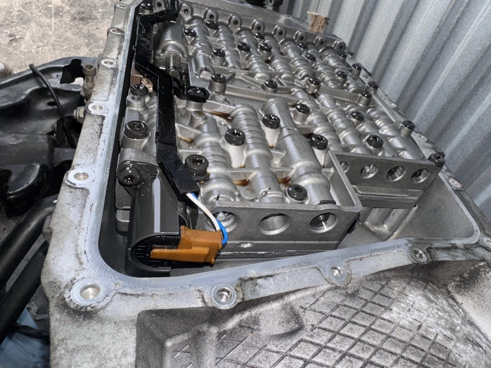 2009-2010 BMW X5 Valve Body 6HP-26 6058007071 image 2