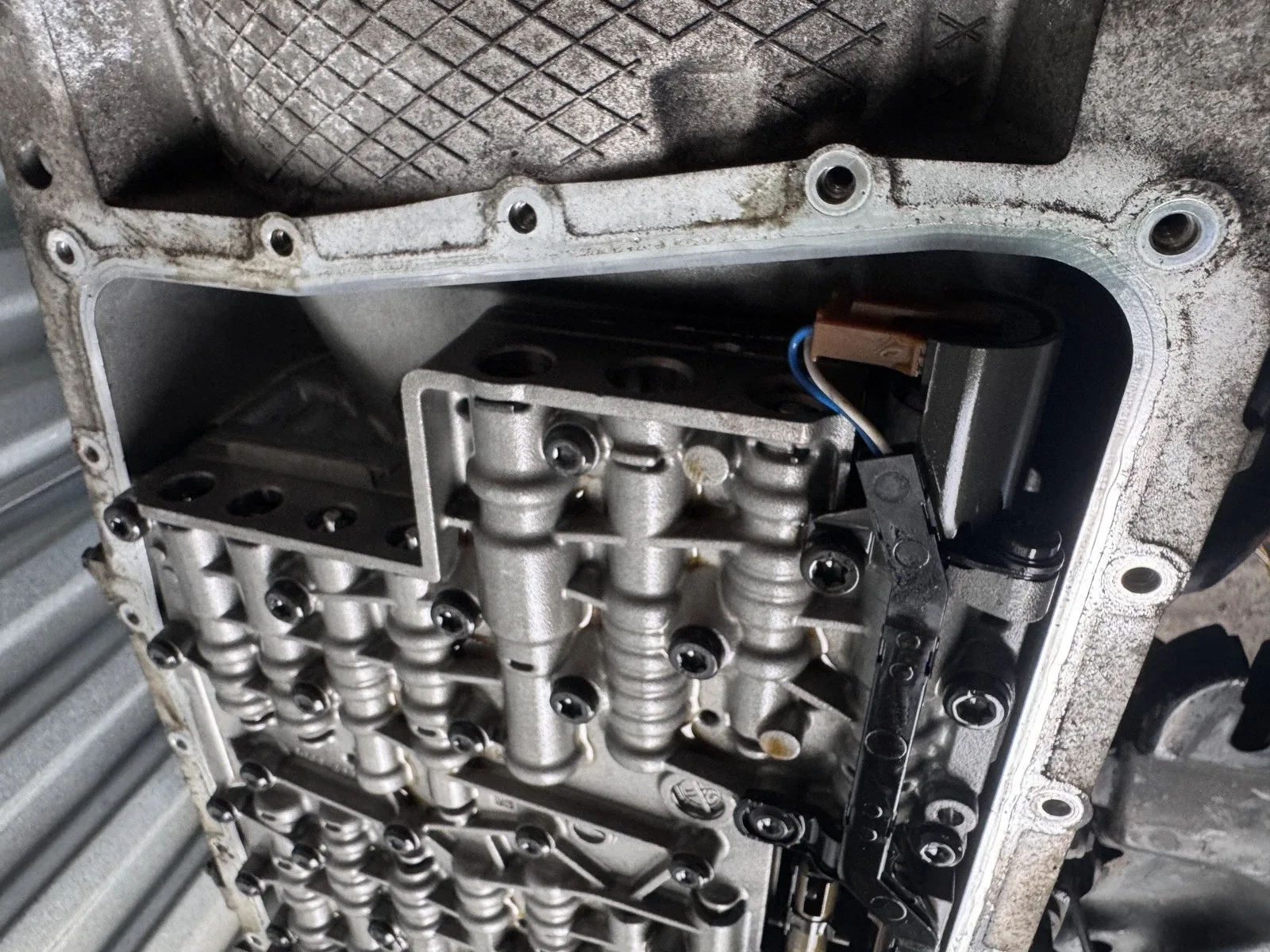 2009-2010 BMW X5 Valve Body 6HP-26 6058007071 image 4