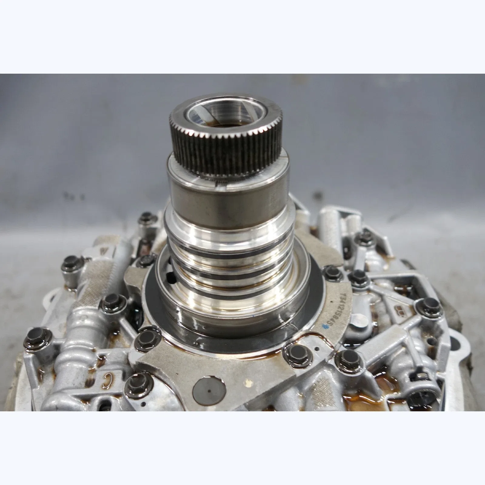 2007-2008 BMW X3 (E83) 3.0si Automatic Transmission Bell Housing & Oil Pump MPN 24007586032 image 3
