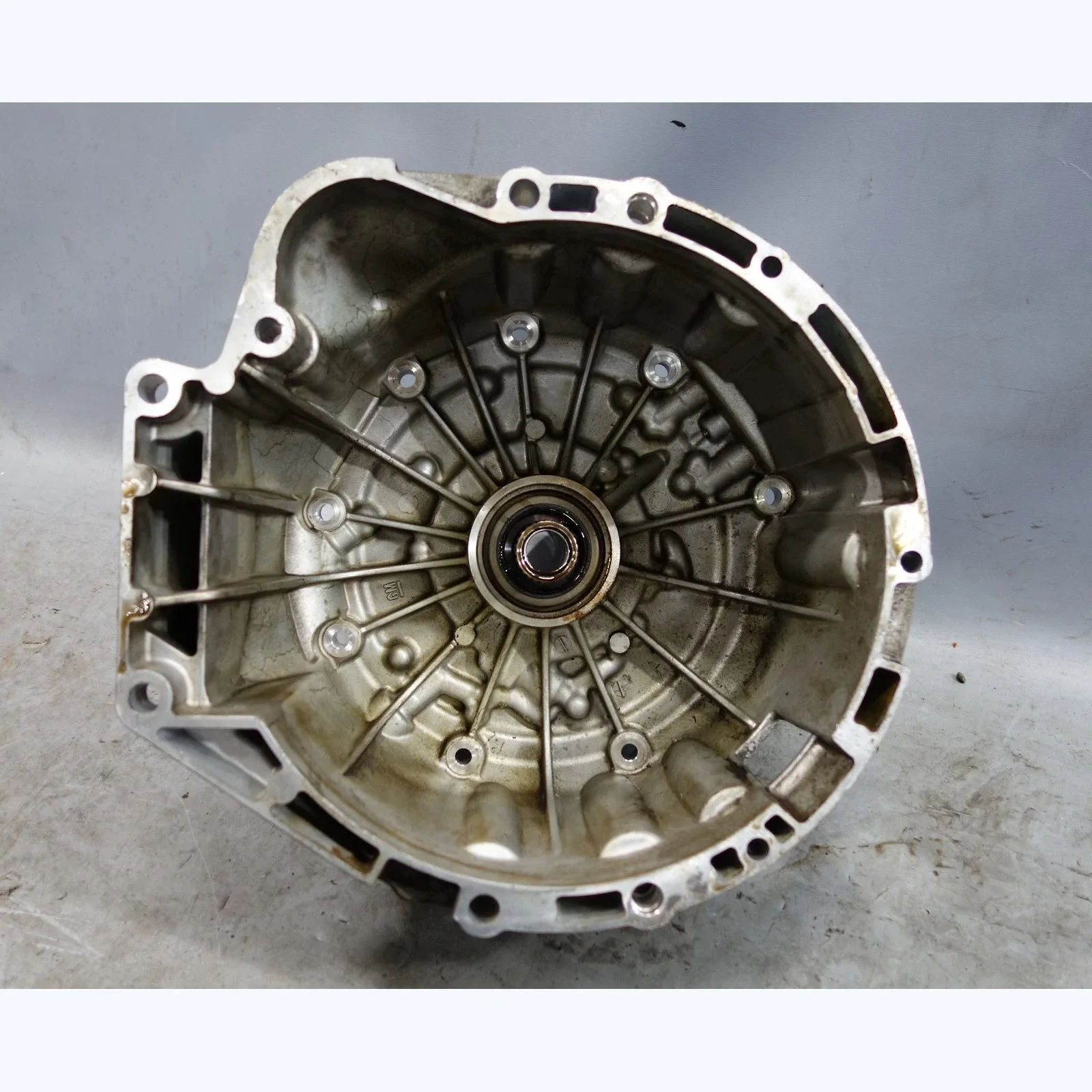 2007-2008 BMW X3 (E83) 3.0si Automatic Transmission Bell Housing & Oil Pump MPN 24007586032 image 4