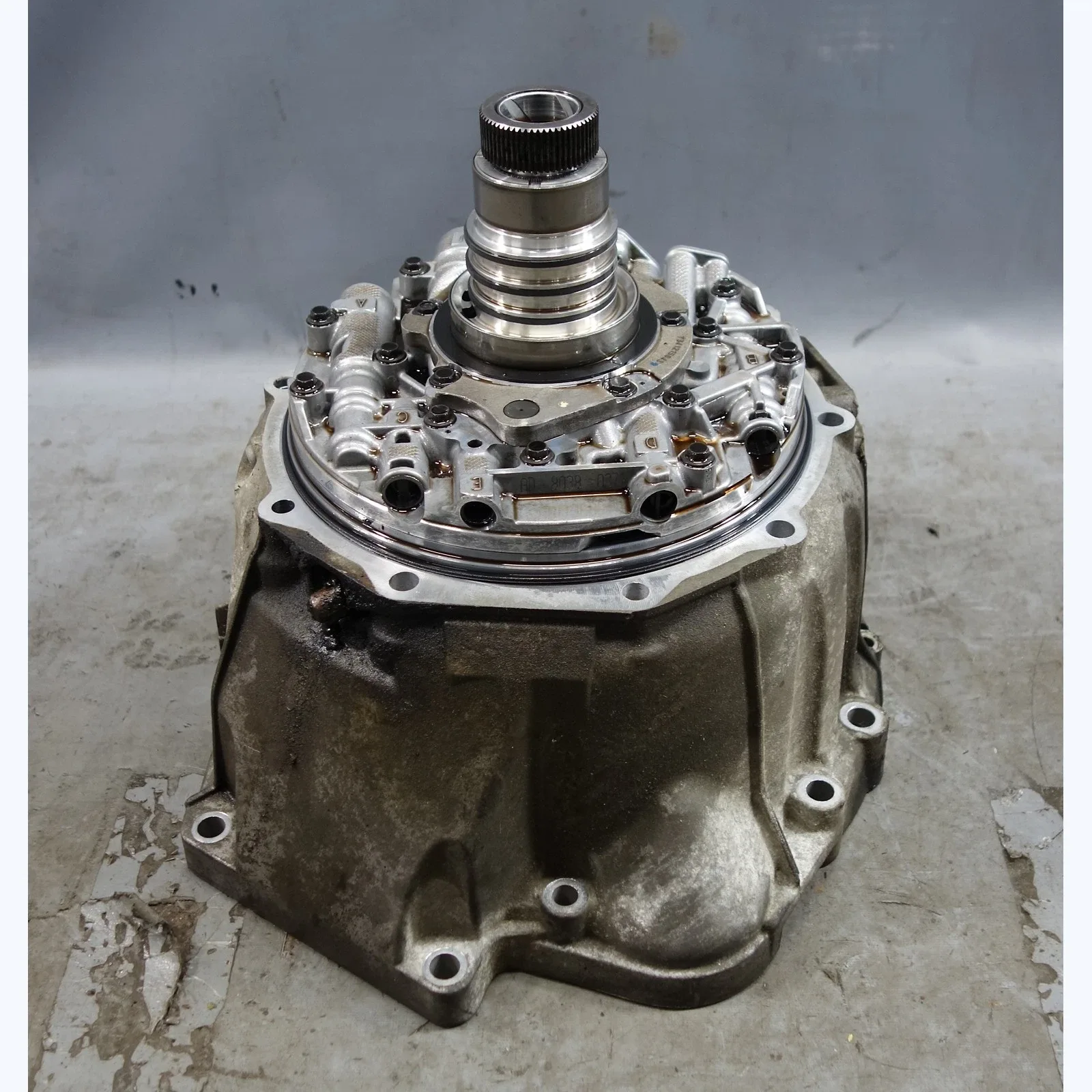 2007-2008 BMW X3 (E83) 3.0si Automatic Transmission Bell Housing & Oil Pump MPN 24007586032