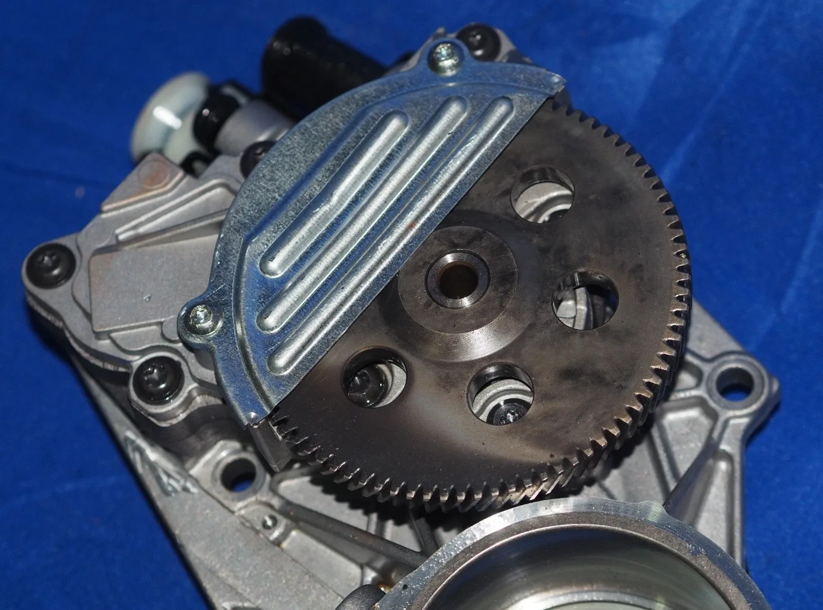 2013-2015 Audi RS5 4.2L V8 DCT Transmission Oil Pump image 2