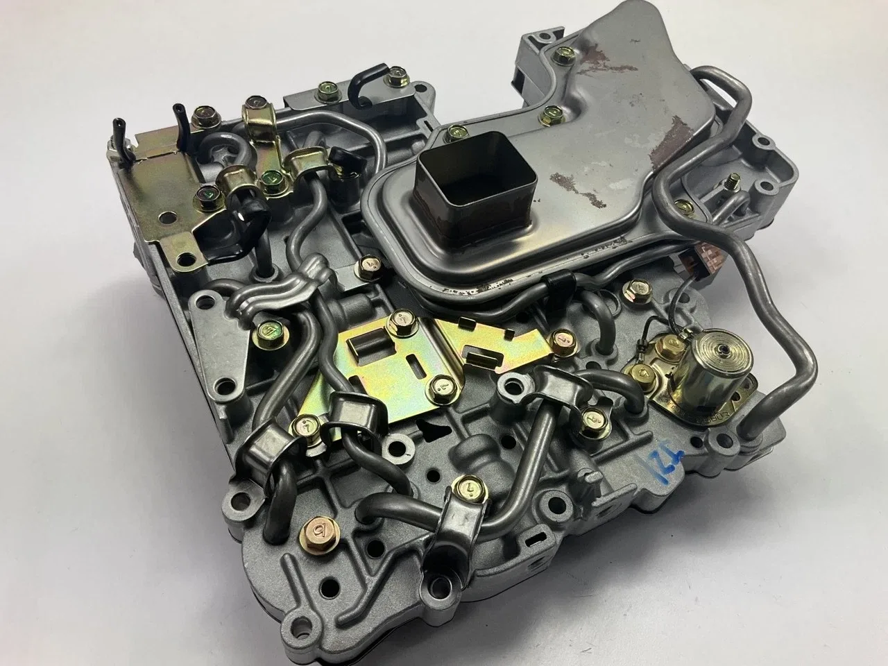 1990 Mazda MPV 4WD Transmission Valve Body BV12-19-750B image 2