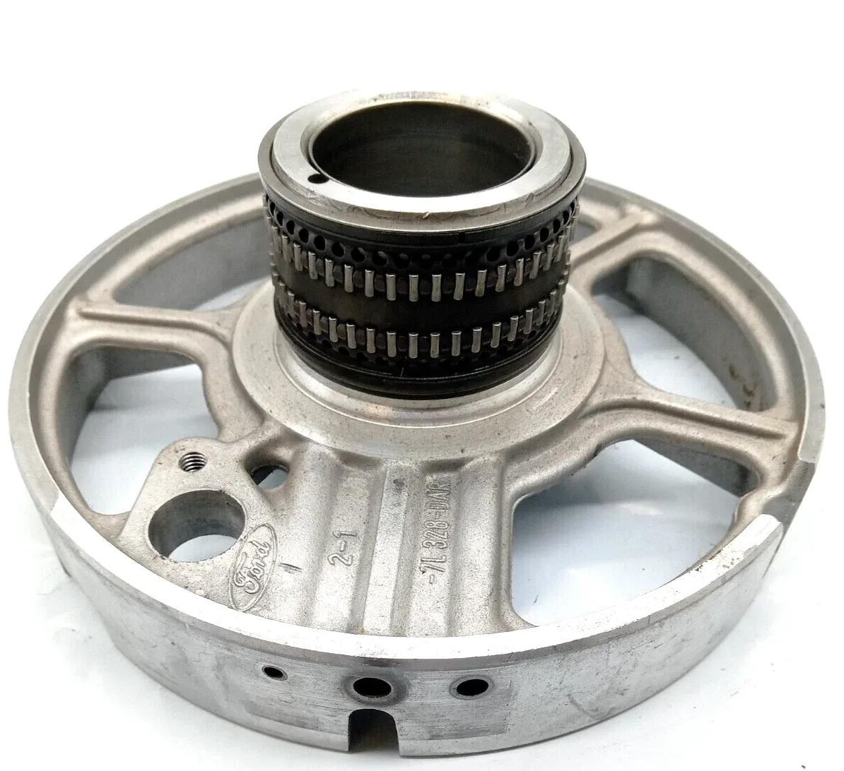 .For A4LD 4R44E 4R55E, CENTER SUPPORT, USES BEARING, W/ SPEED SENSOR HOLE