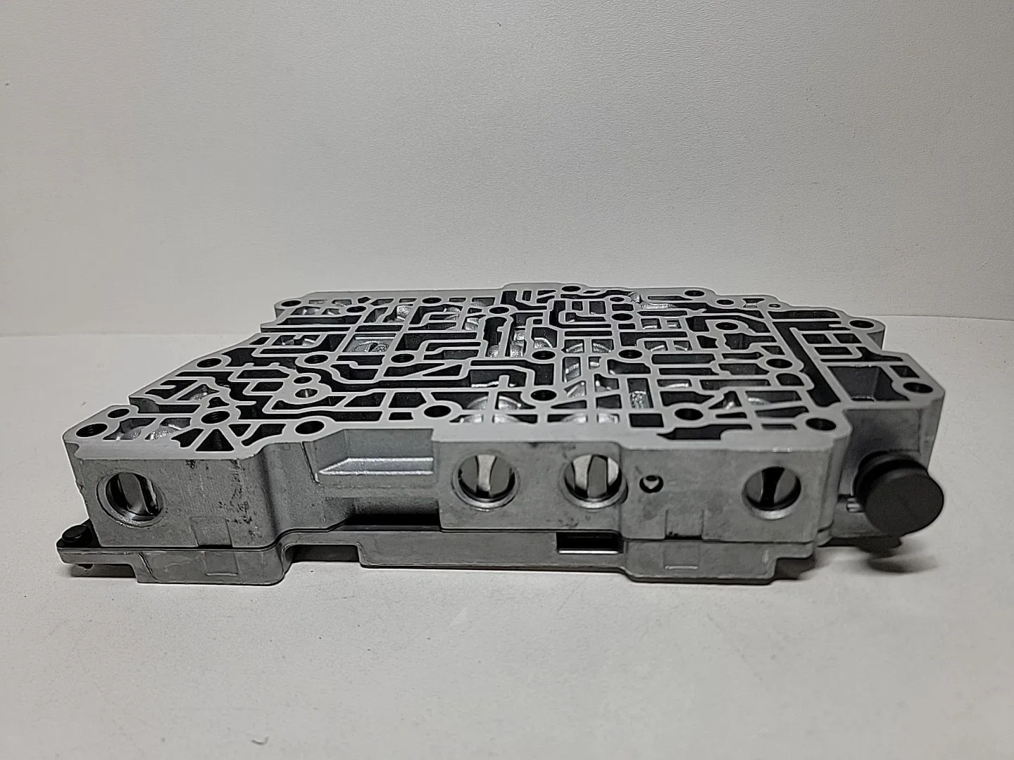 2010 Chevrolet Malibu Valve Body 6T40/6T45 MPN 24266446 image 3