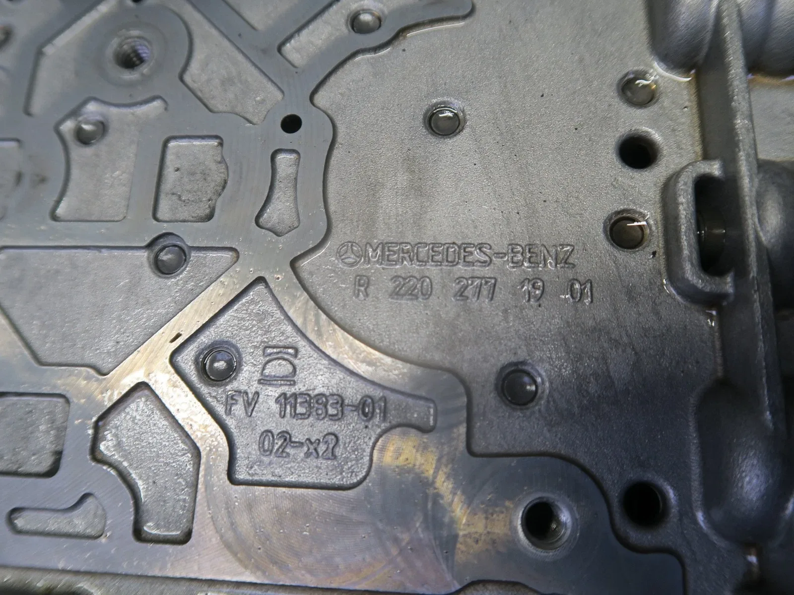 2005-2007 Mercedes SLK55 AMG 722.9 Valve Body Mechatronic 2202771901 image 3