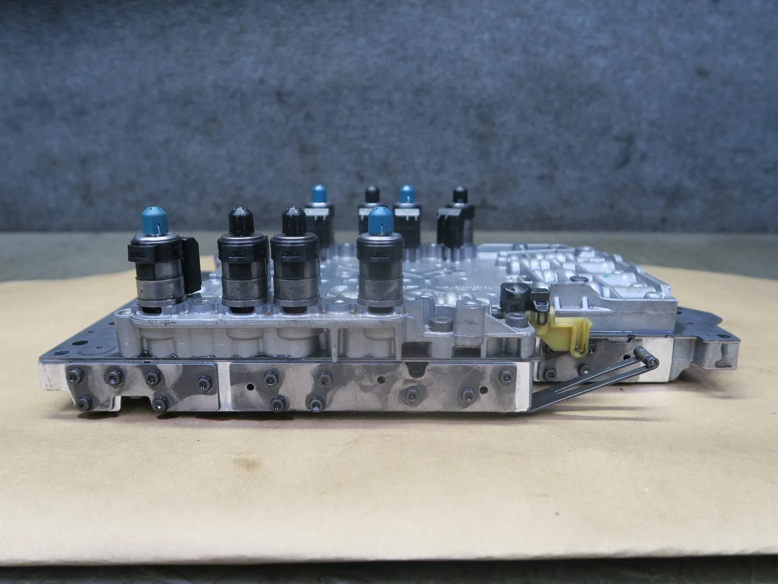 2005-2007 Mercedes SLK55 AMG 722.9 Valve Body Mechatronic 2202771901 image 4