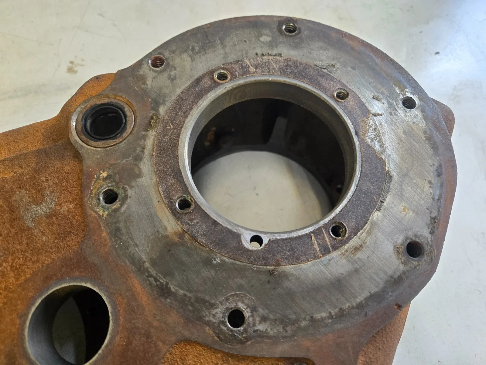 NP205 ROUND PATTERN 90MM INPUT BEARING CHEVY GMC GM 32 SPINE INPUT EMPTY CASE image 3