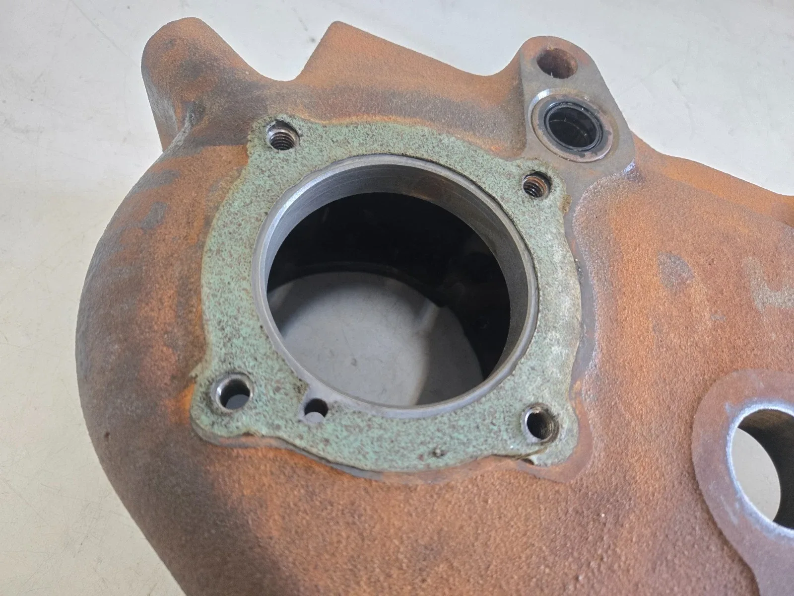 NP205 ROUND PATTERN 90MM INPUT BEARING CHEVY GMC GM 32 SPINE INPUT EMPTY CASE image 4