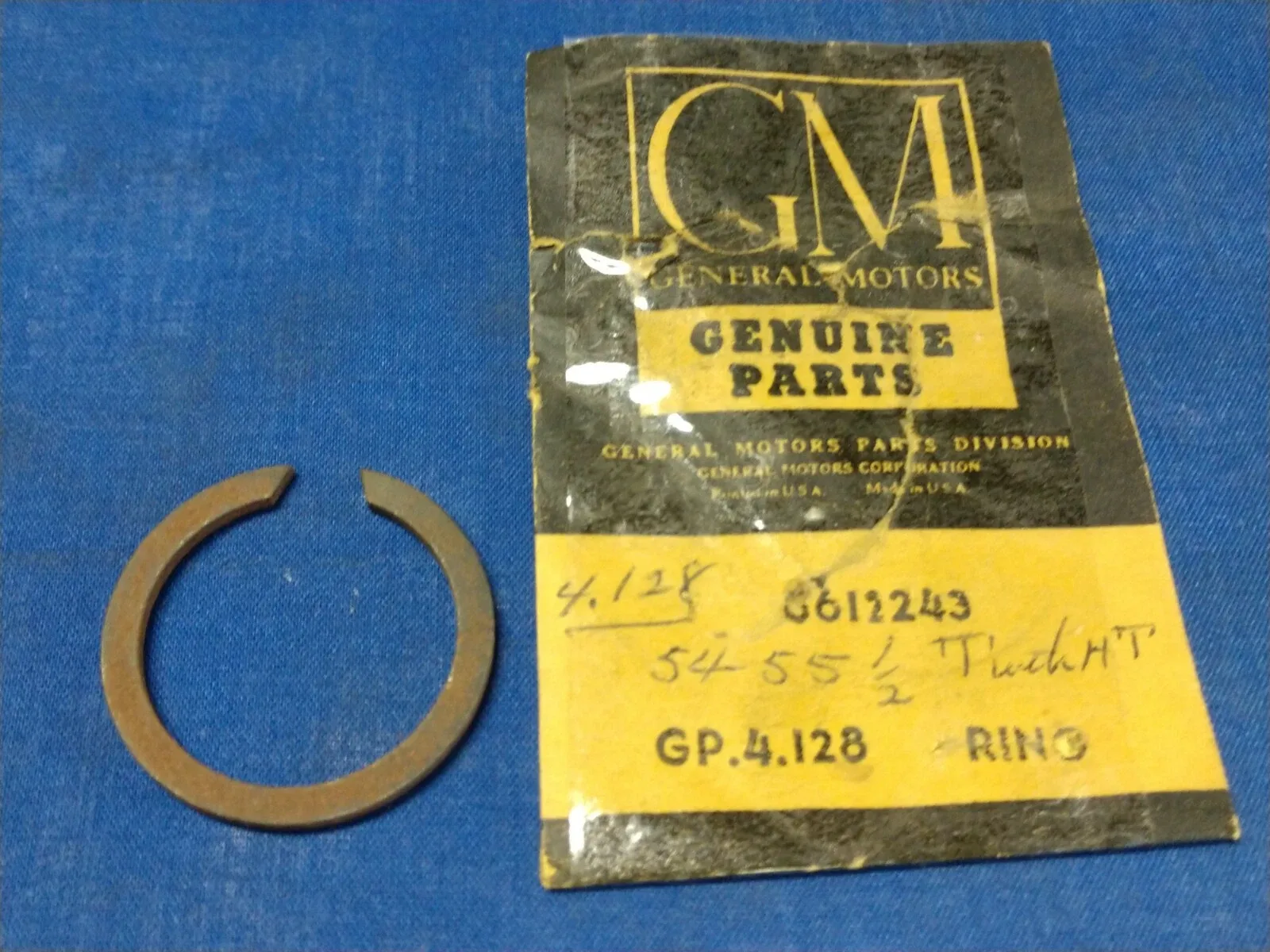 1954-1959 Chevrolet 1/2T Transmission Snap Ring 8612243 (GM NOS)