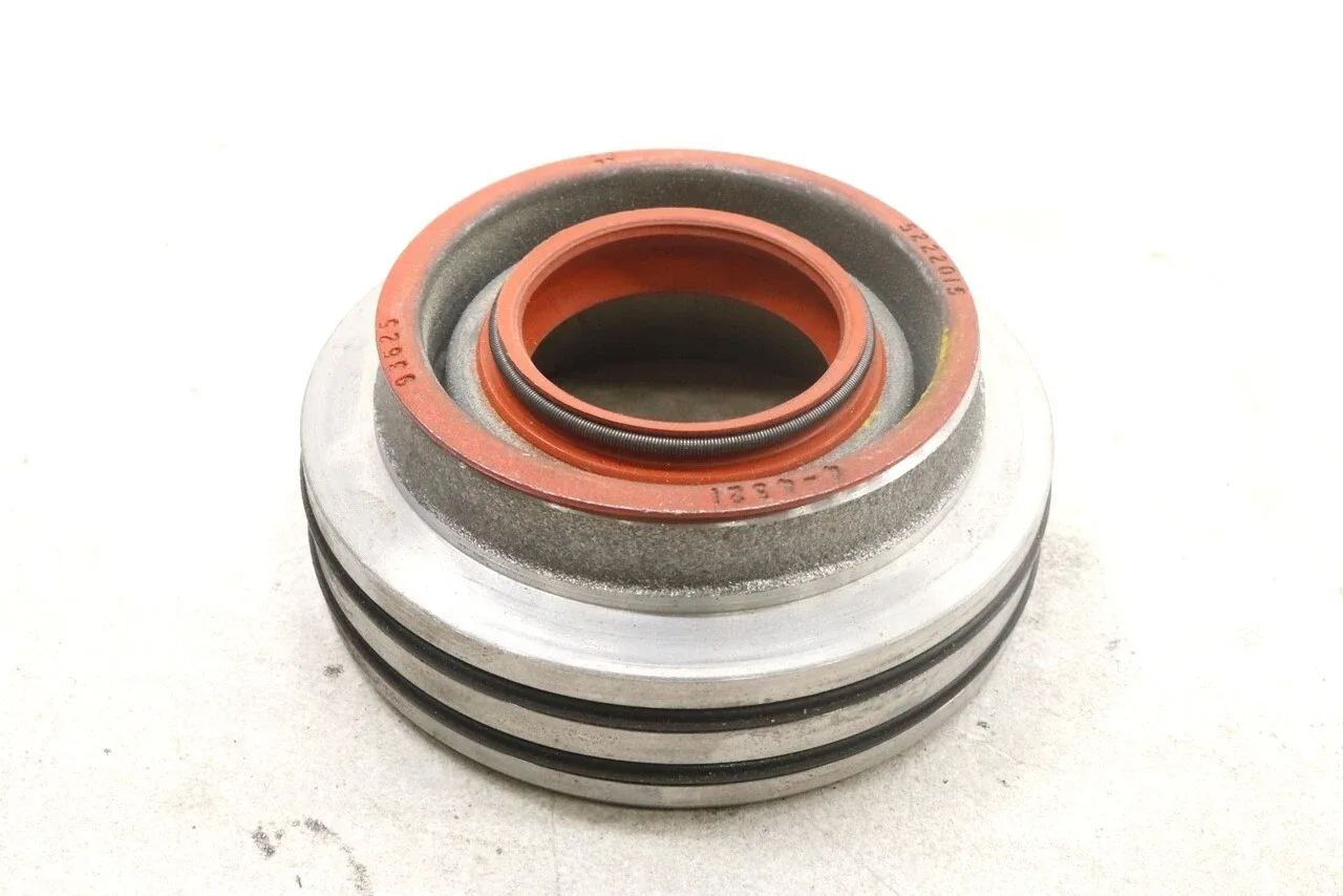 1978-1982 Mopar A727/36RH Transmission Shaft Bearing Retainer 04205899