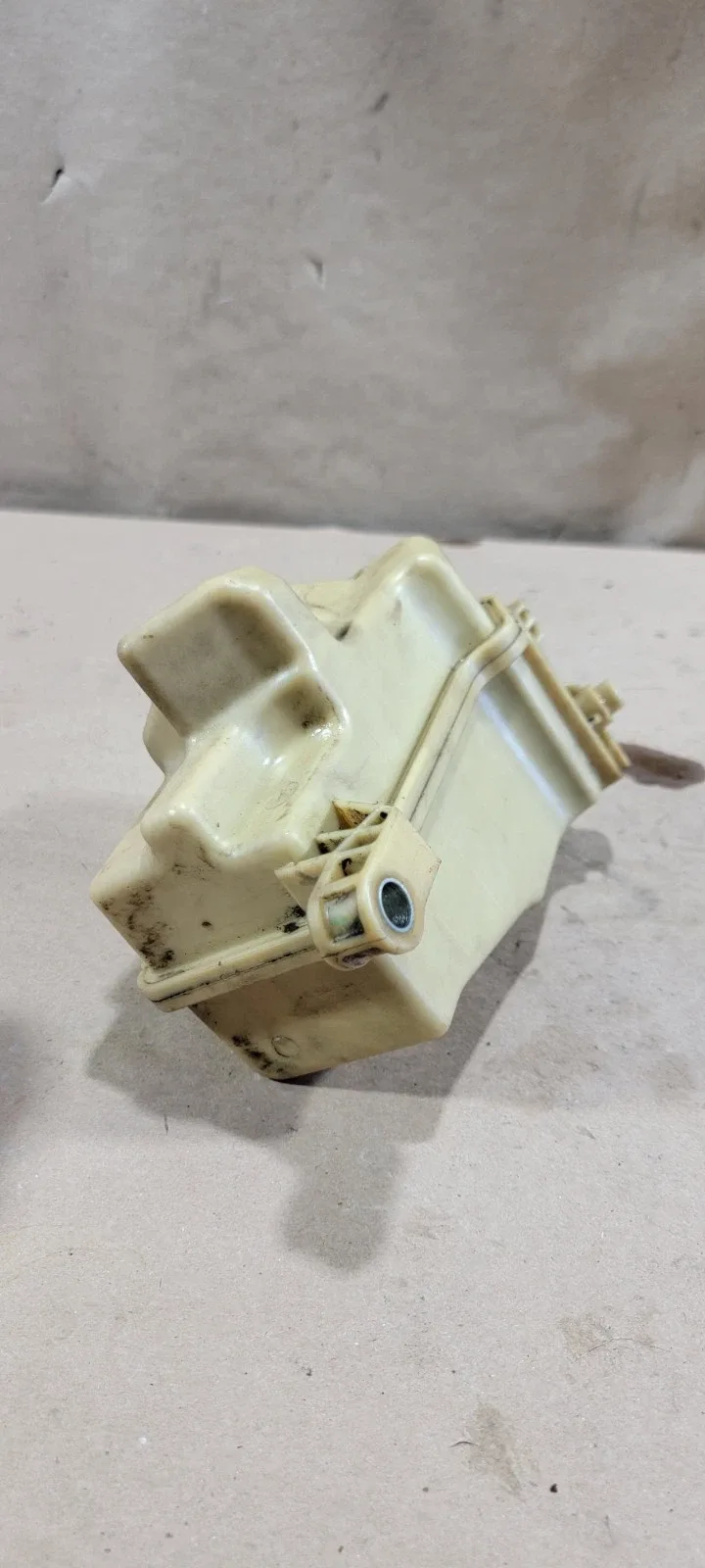 2014 Fiat 500L Trekking Hydraulic Shift Transmission Oil Reservoir OEM image 2
