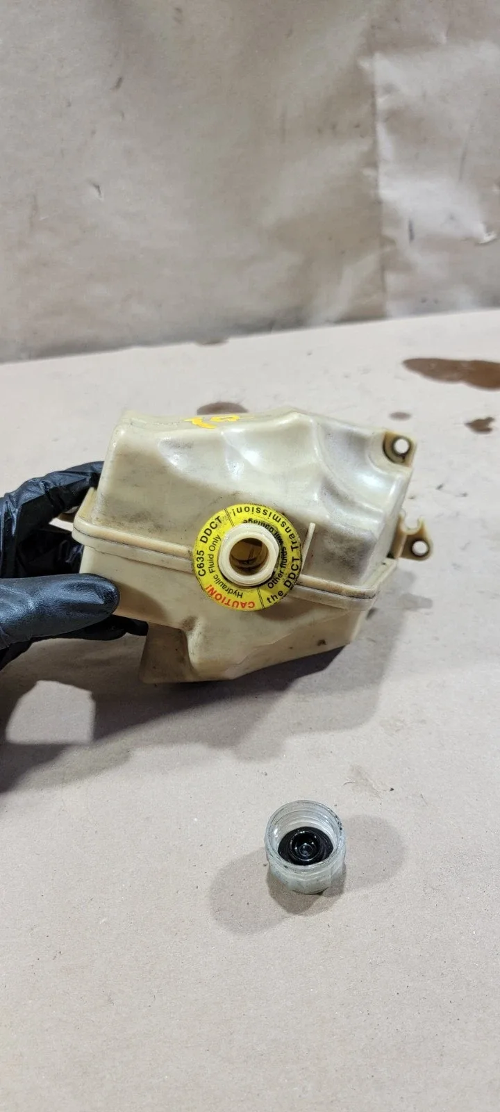 2014 Fiat 500L Trekking Hydraulic Shift Transmission Oil Reservoir OEM image 4