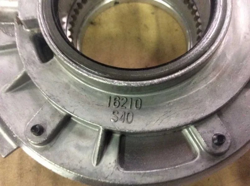2004 Ford F250SD Manual Transfer Case Oil Pump - Part 412 image 2