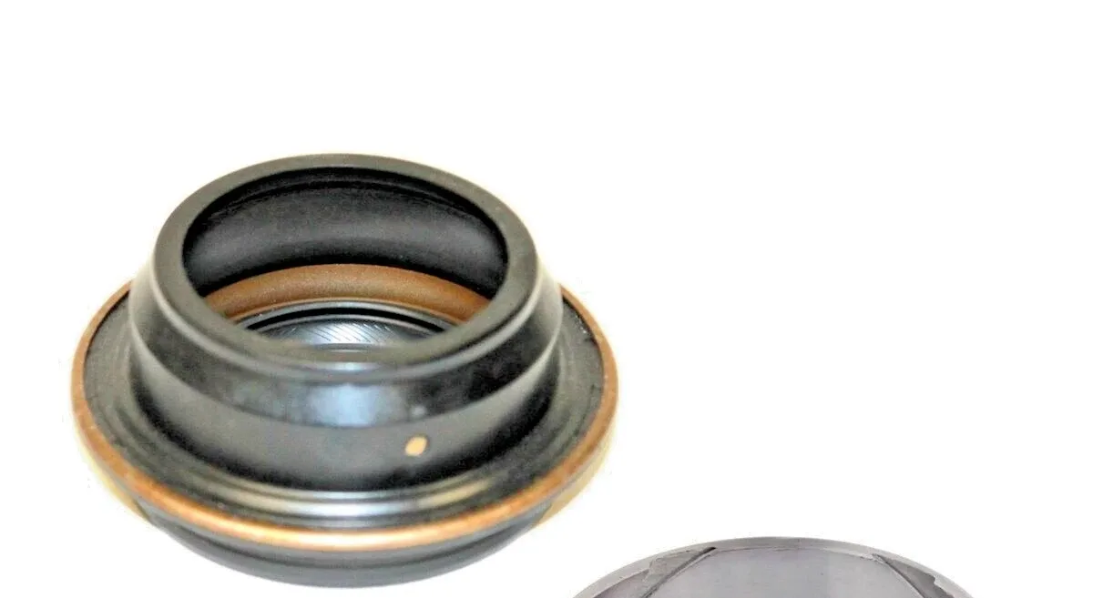 GM Transfer Case Rear Seal & Bushing WT297-62 for NP231/NP233/NP236/NP246/NP261/NP263 image 3