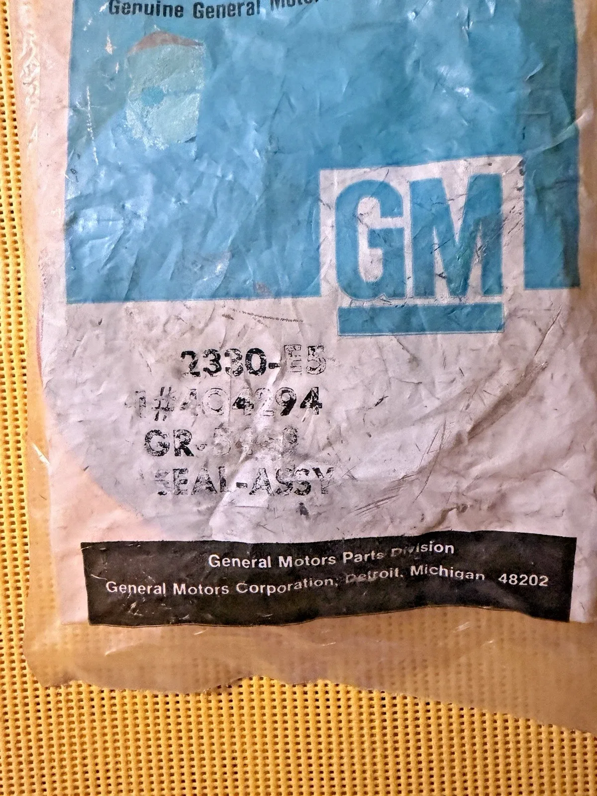 1967-1981 GM Rear Axle Pinion Seal 404294 - NOS image 2