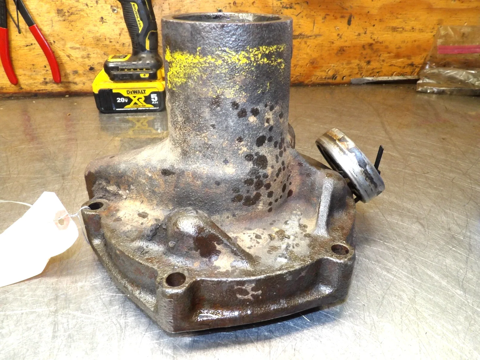 GM Olds/Pontiac Hydra-Matic Tail (Output) Housing with Bearing - Chevrolet image 2