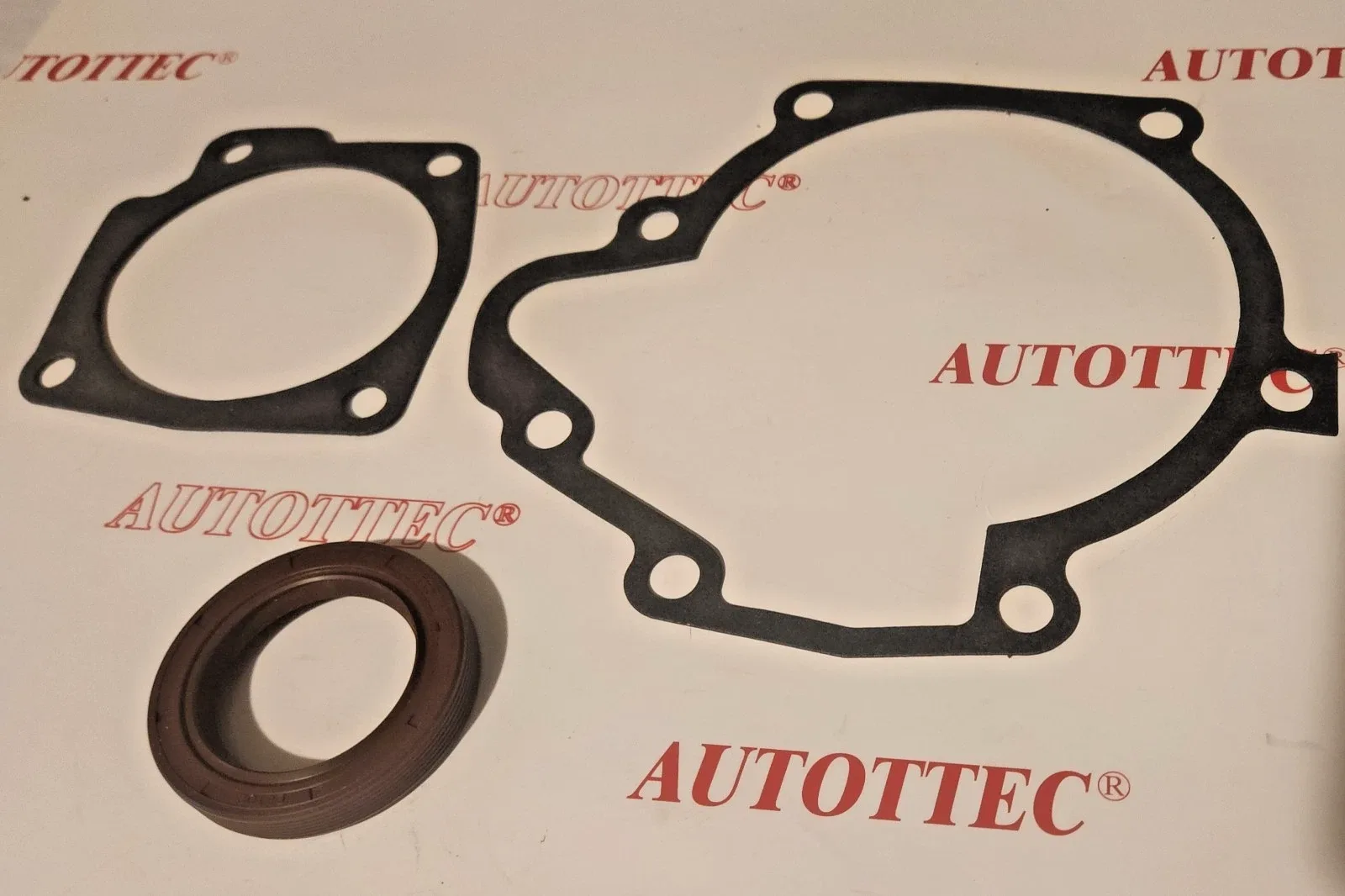 1989–2004 4L30E Extension Housing Gasket & Extension Seal — MPN 1243402
