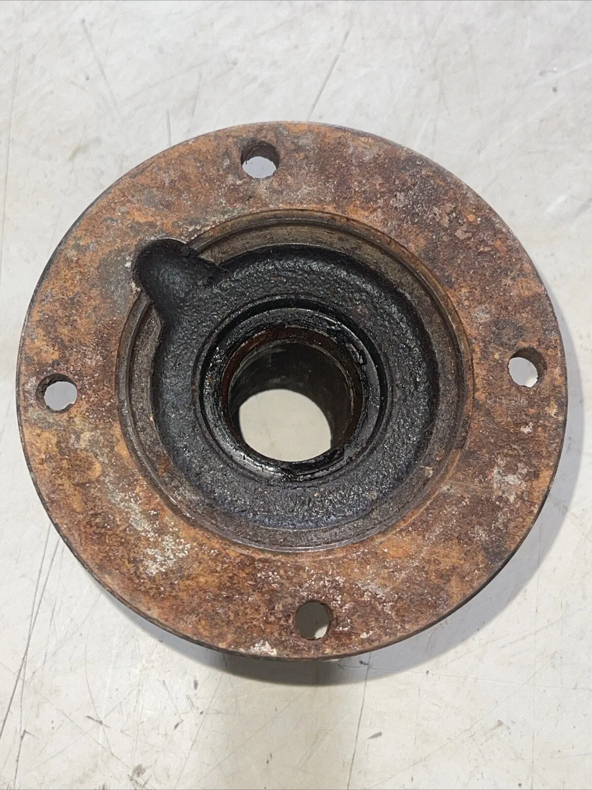 Chevrolet Saginaw 4-Speed Bearing Retainer #3858033 image 4