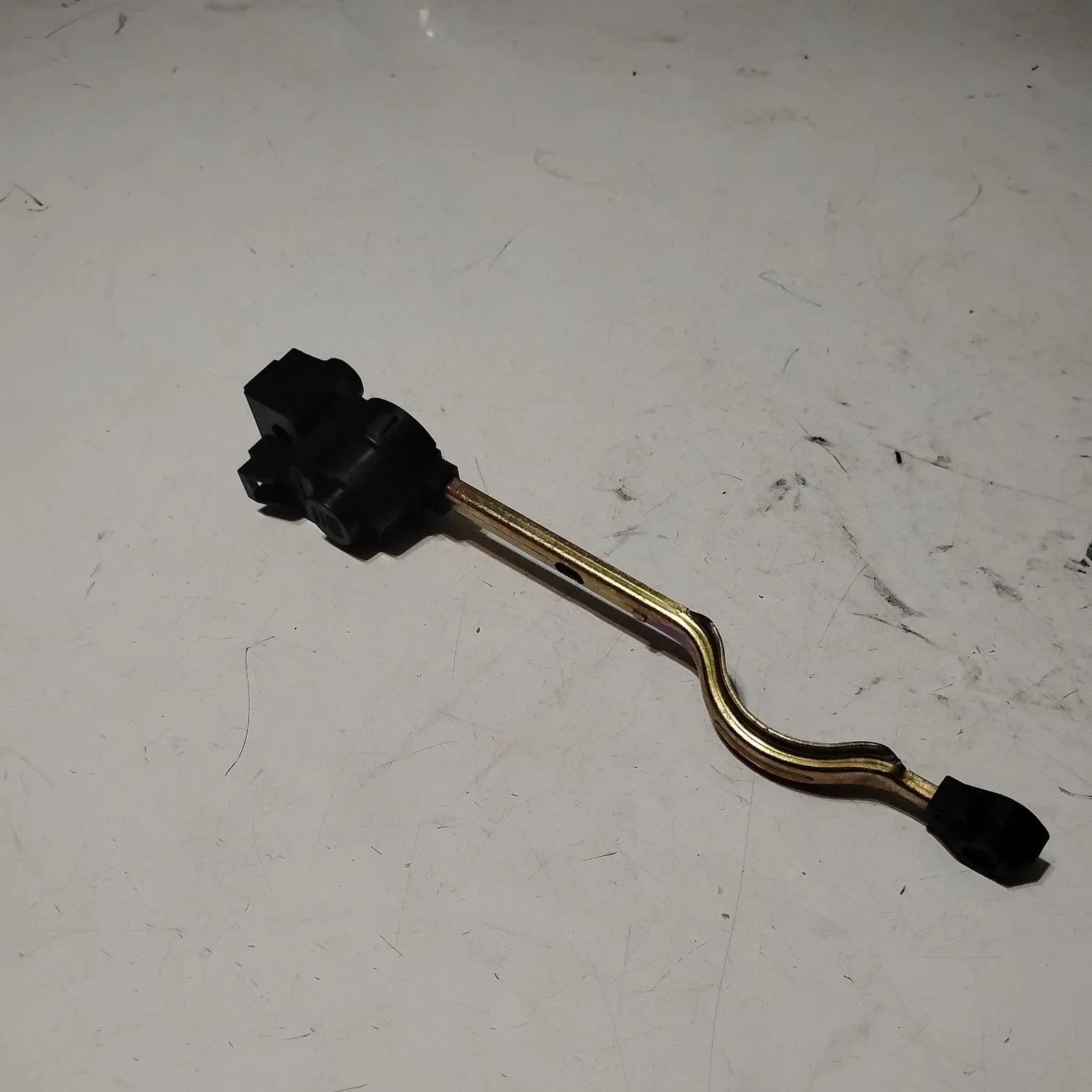 2007 Cadillac DTS Automatic Transmission Shift Lock Control Solenoid 26098856 image 3