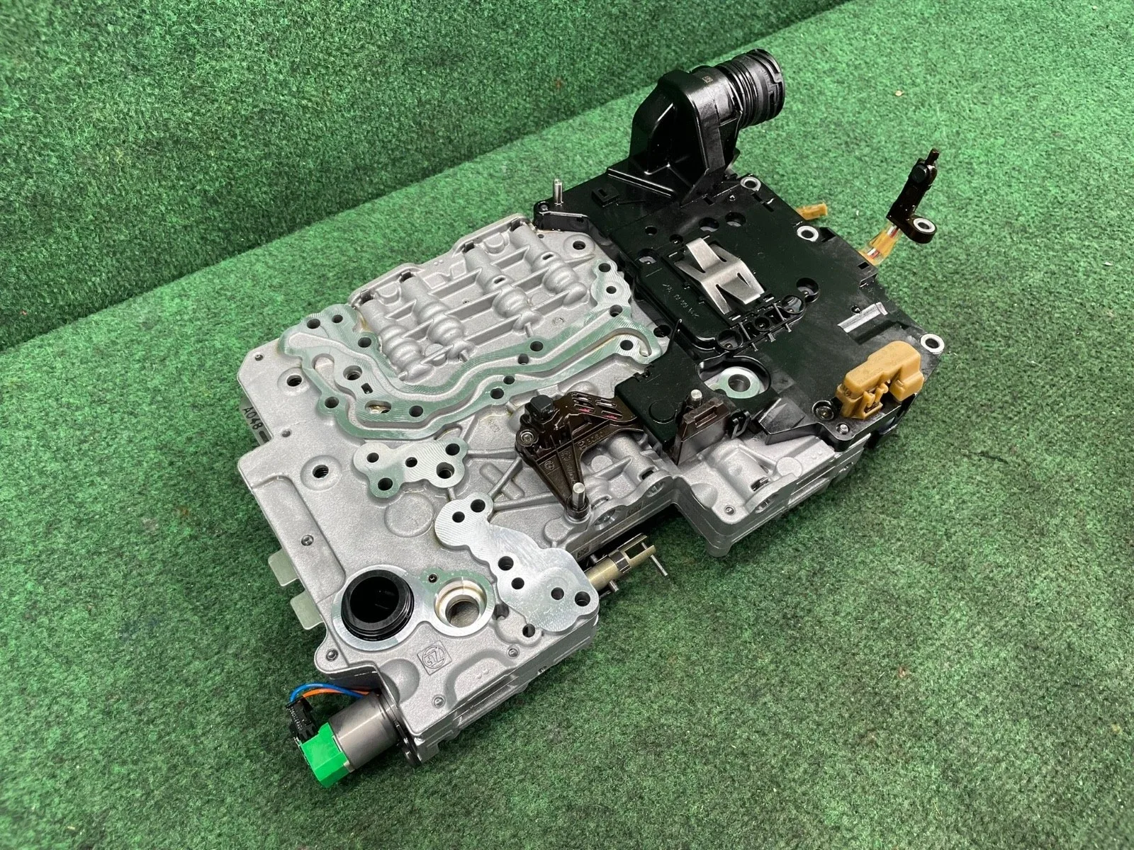 2014-2016 Maserati Ghibli Valve Body 8HP70 OEM 1087427173 image 2