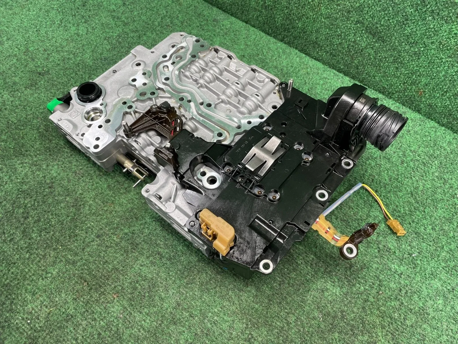 2014-2016 Maserati Ghibli Valve Body 8HP70 OEM 1087427173 image 3