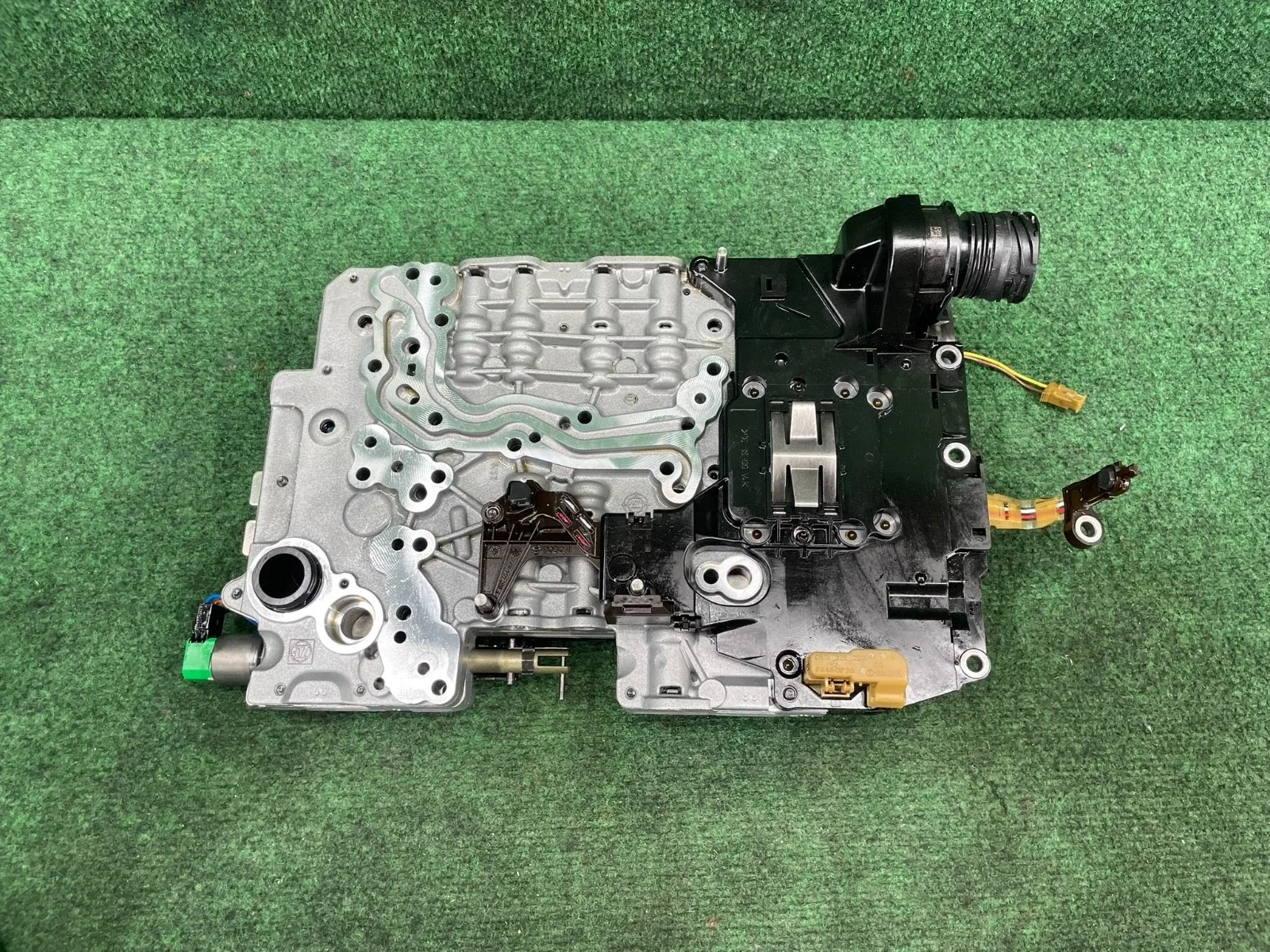 2014-2016 Maserati Ghibli Valve Body 8HP70 OEM 1087427173