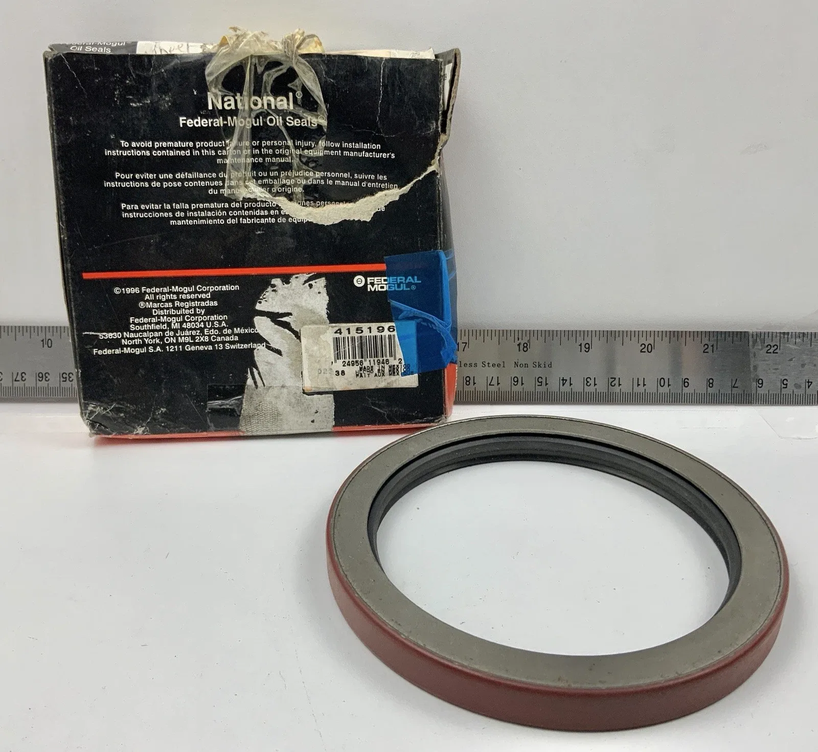 Federal-Mogul Oil Seal P/N 415196 (New - Open Box)