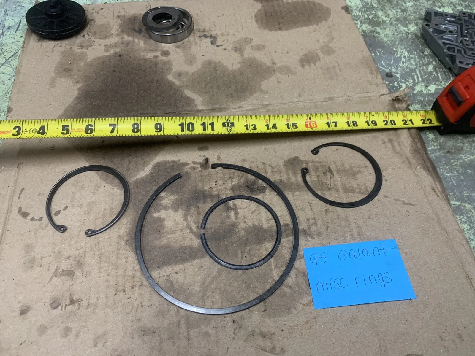 1994-1995 Mitsubishi Galant Automatic Transmission Retainer and Snap Rings