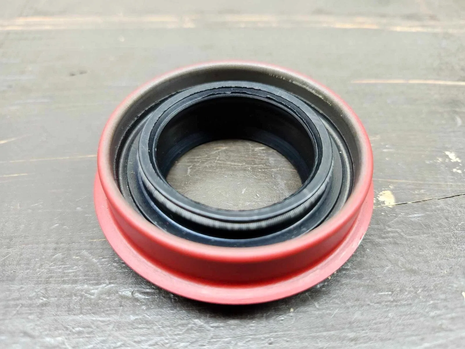 1995-up Ford AODE-E Rear Transmission Oil Seal (2WD) - vds