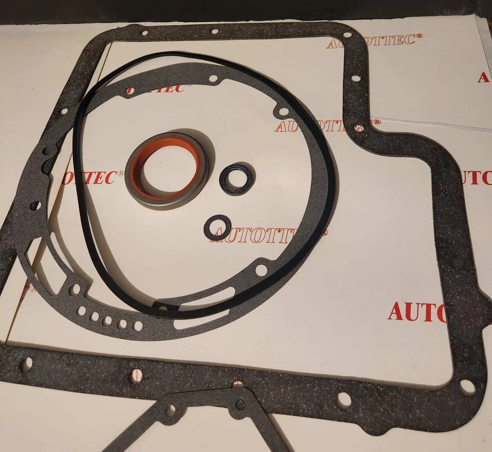 C6 Transmission Pump Gasket Kit - AUTOTTEC - C6AZ-7E062-A / C6AZ-7A248-B image 2