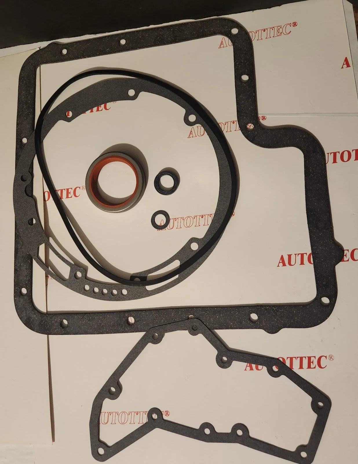 C6 Transmission Pump Gasket Kit - AUTOTTEC - C6AZ-7E062-A / C6AZ-7A248-B