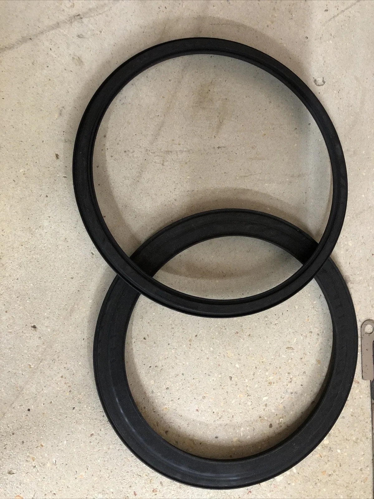 Ford Overhaul Gasket & Oil Seal Kit 9L8Z-7153-A (NOS) image 2