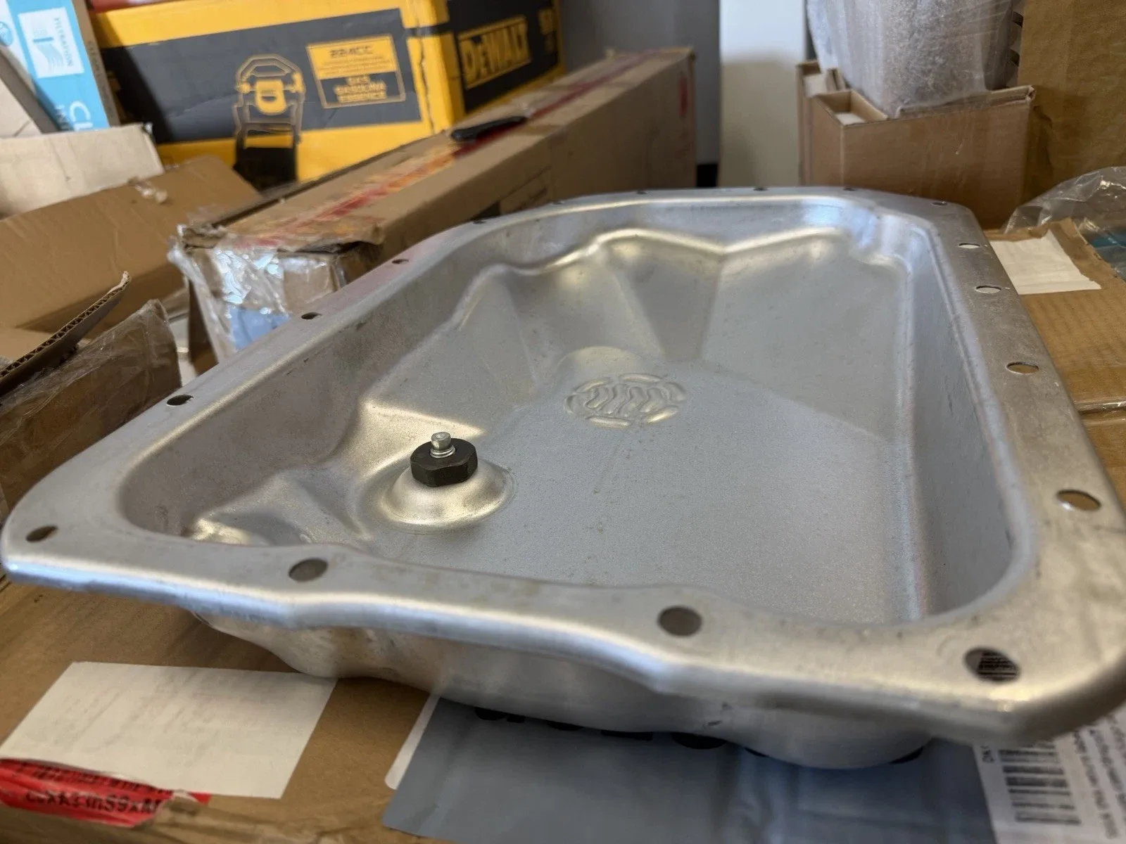 GM 24204278 Automatic Transmission Fluid Pan Kit with Nut Seal & Plug image 2