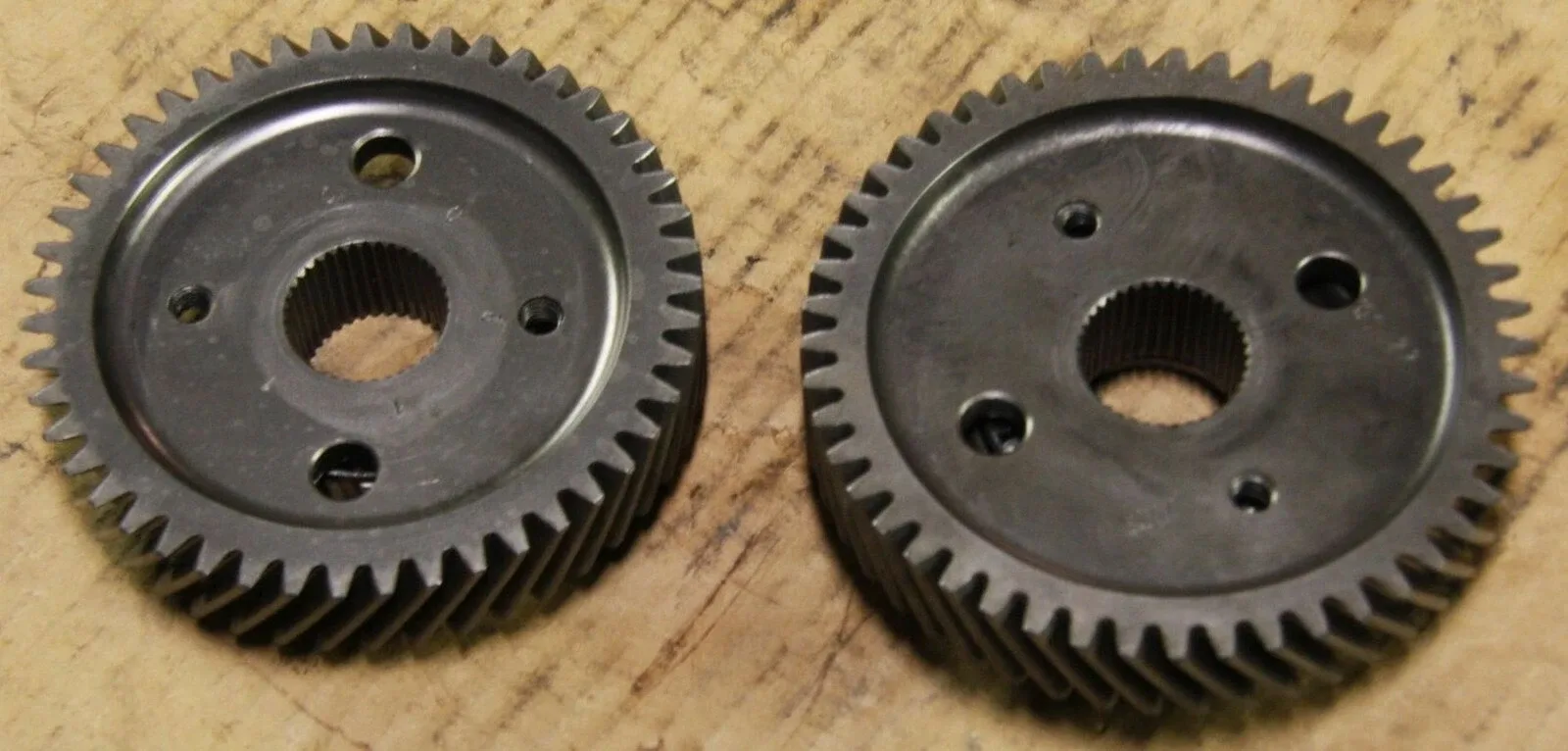 Chrysler 41TE (A604) Transfer Gear, Upper Bearing Race Retainer & Output Gear image 3