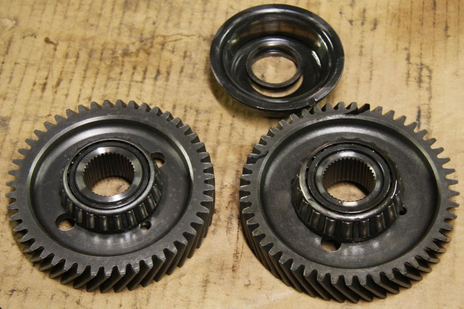 Chrysler 41TE (A604) Transfer Gear, Upper Bearing Race Retainer & Output Gear