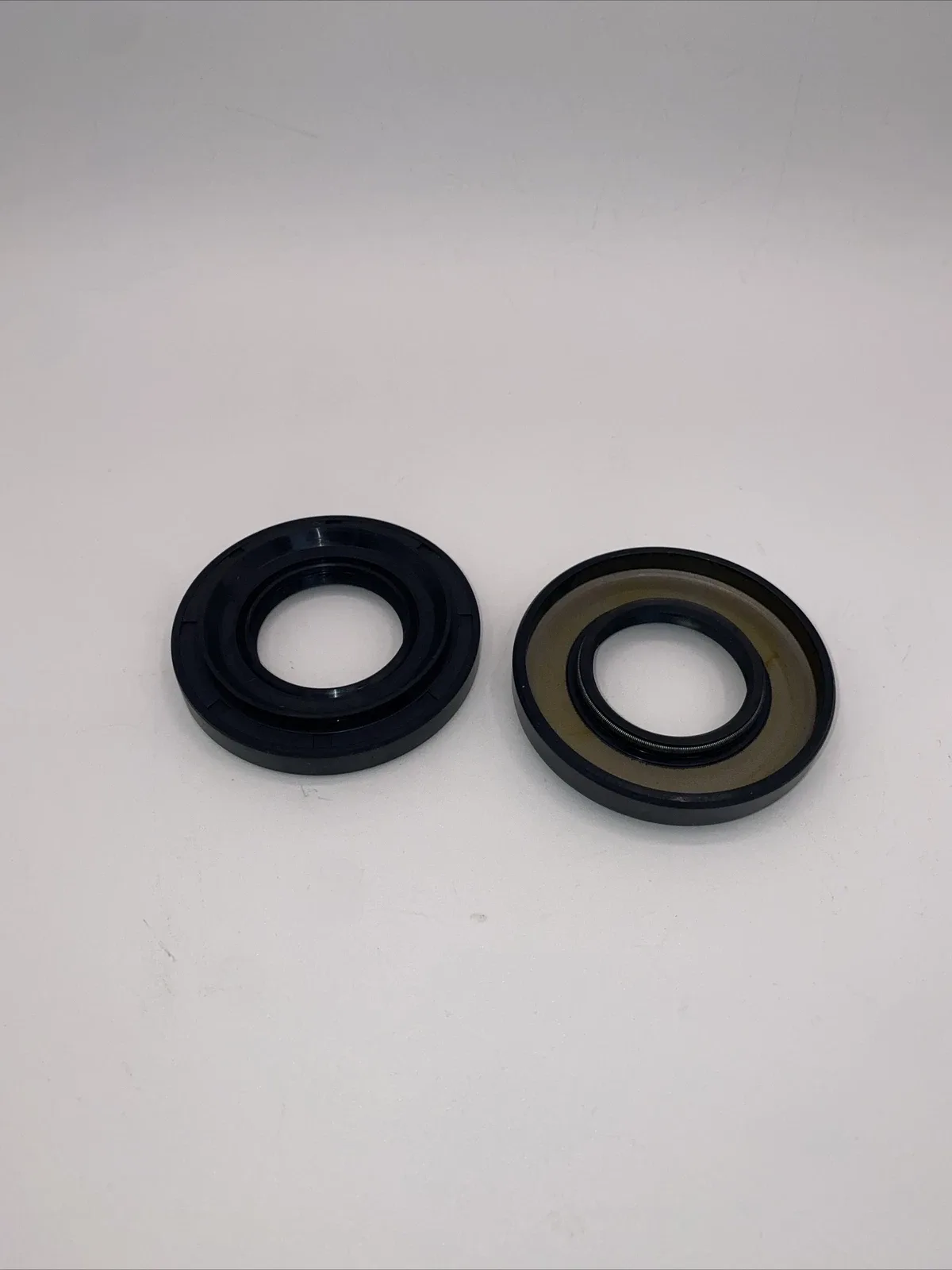 2000-2019 Acura/Honda Oil Seal (Set of 2) 91206-639-005 / 710630 image 2